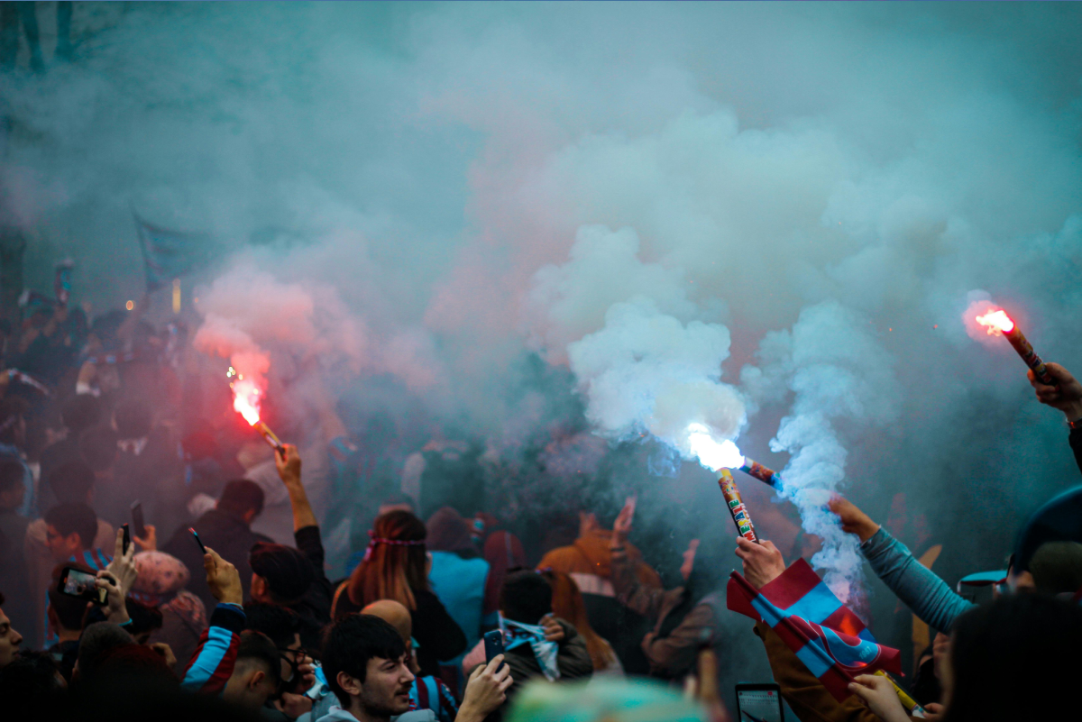 Pirotechnika stadionowa - przepisy, rodzaje i konsekwencje