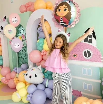 Balon foliowy pastylka z falbanką - Koci Domek Gabi - 52x52 cm