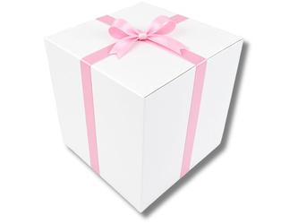 Bielone Pudełko kartonowe - klapowe - 60 x 60 x 60 cm - tasiemka różowa