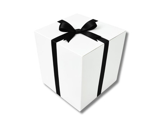 Bielone Pudełko kartonowe - klapowe - 50 x 50 x 50 cm - tasiemka czarna